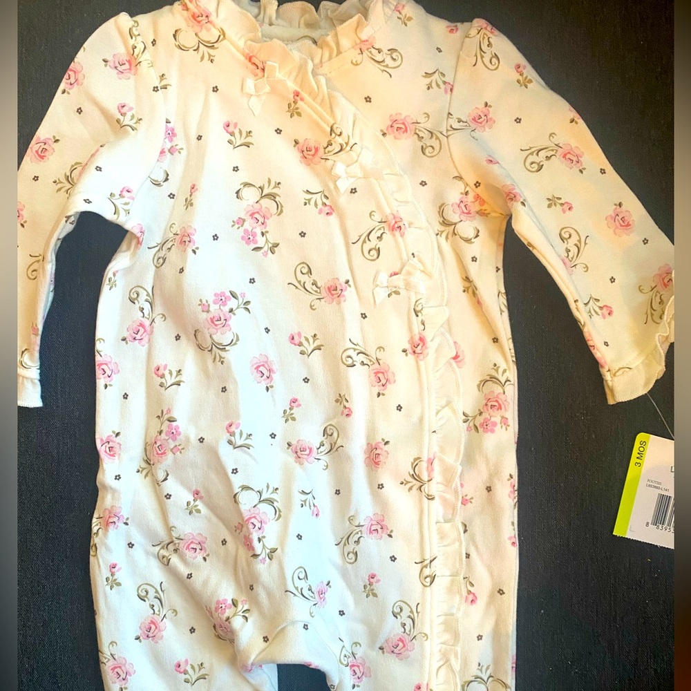3-piece baby clothing and blanket-wrap